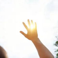 手和太阳一起拍的图片