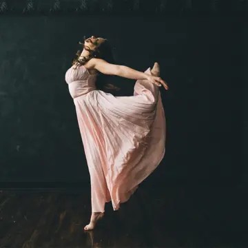 女生训练舞蹈唯美头像