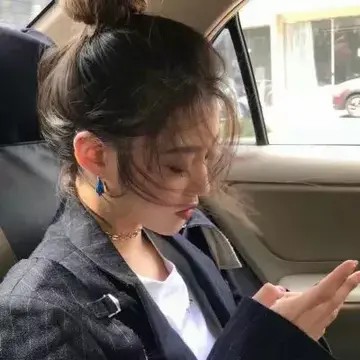 小清新丸子头女生头像