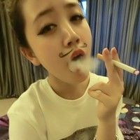 胡子女生爱抽烟