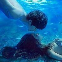 浪漫水下接吻