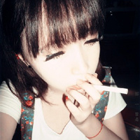 第一次抽烟的女孩微信头像