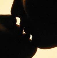 微信最新有意境的黑白色调男女接吻头像
