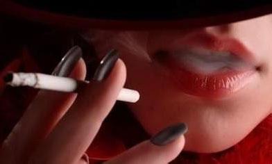 美女红唇抽烟头像微信美女头像