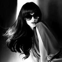 黑色背景美女头像微信美女头像